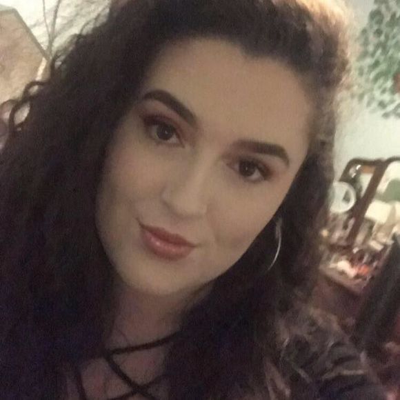 Meet your Posher, Hannah - Picture 1 of 1